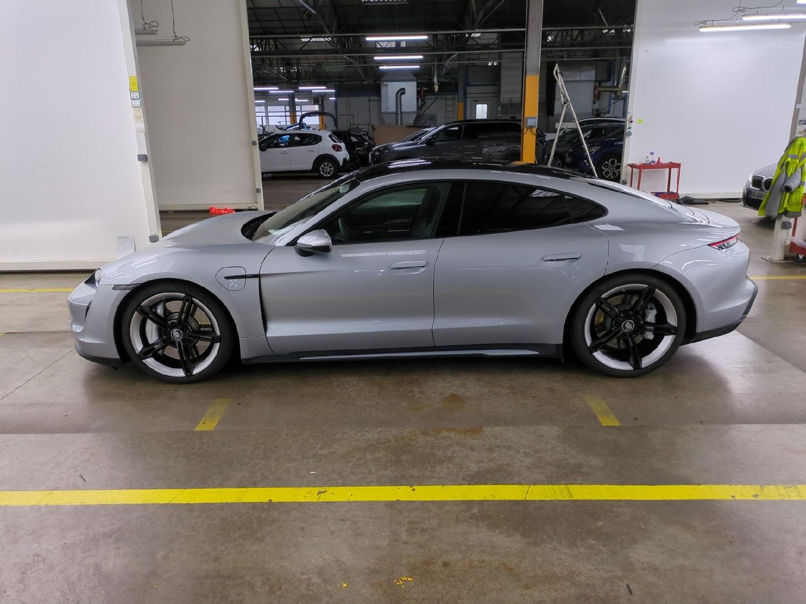 
								Porsche Taycan 79kWh BVA full									