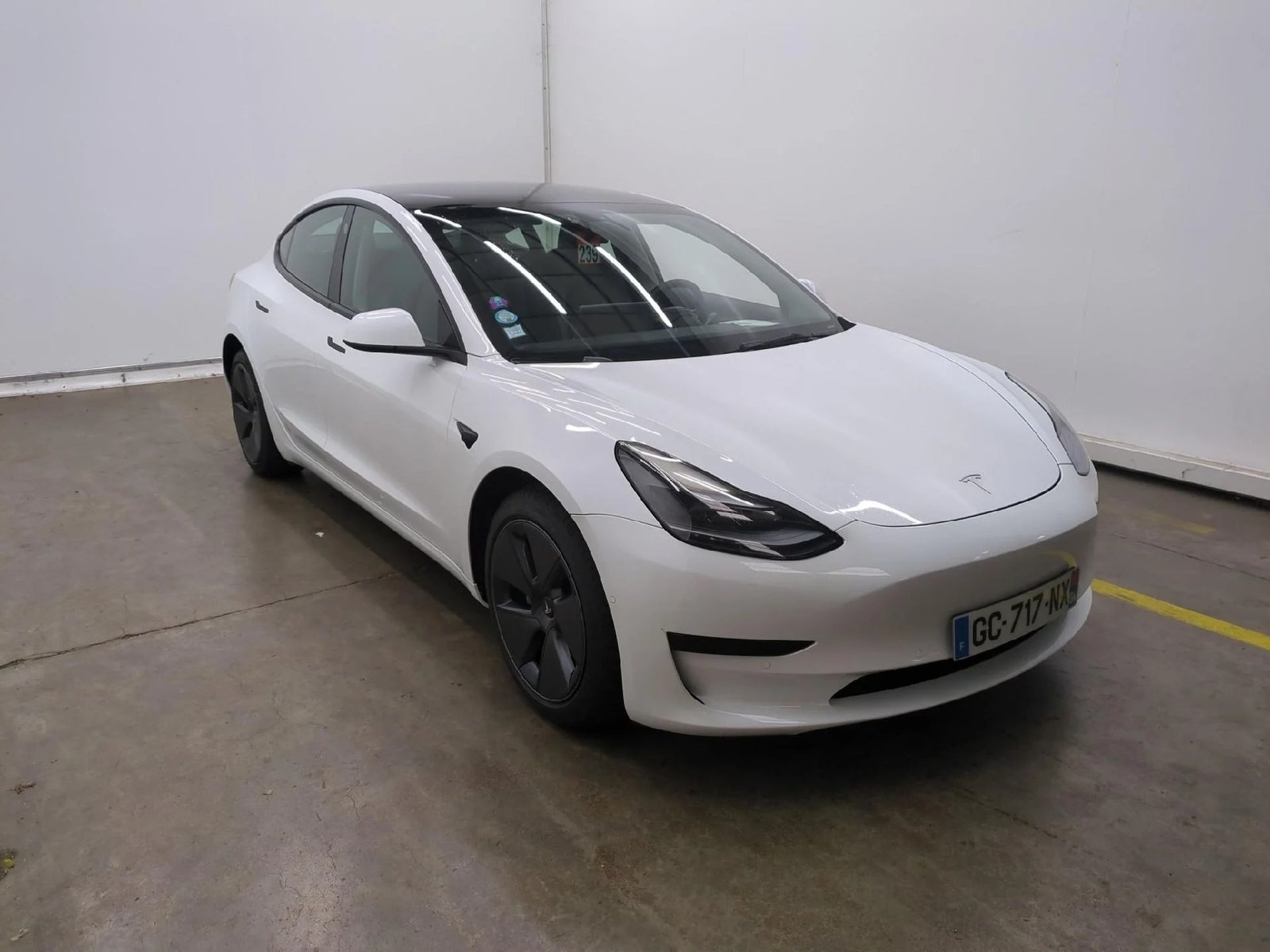 
								TESLA Model 3 Autonomie Standard Plus RWD full									
