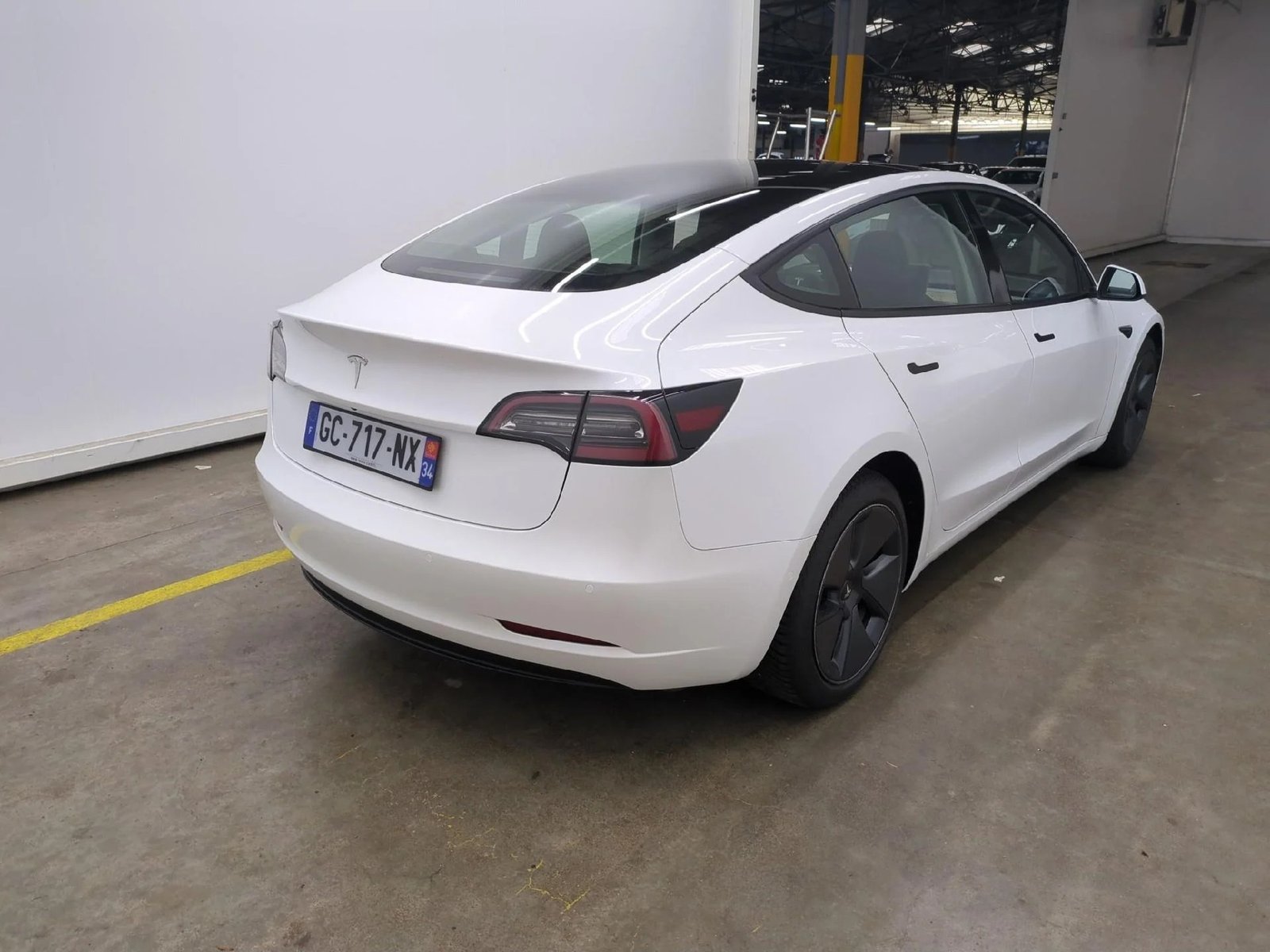 
								TESLA Model 3 Autonomie Standard Plus RWD full									